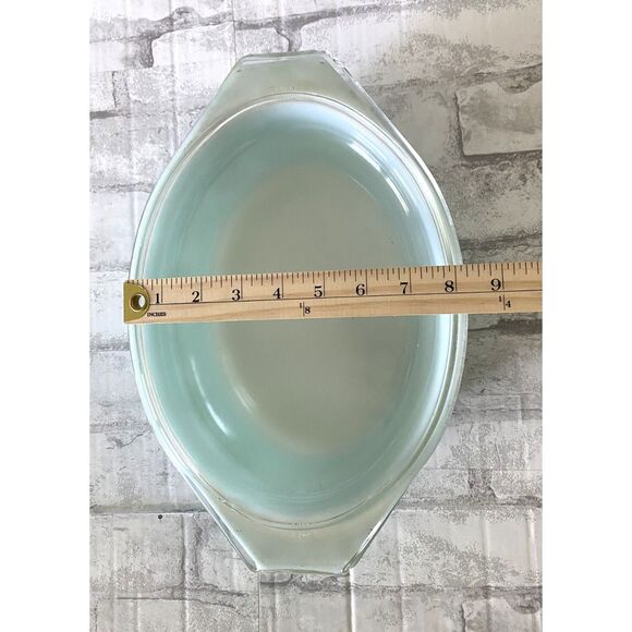 Pyrex Turquoise Snowflake 2.5 qt Casserole with Lid (small chip) - Picture 7 of 10